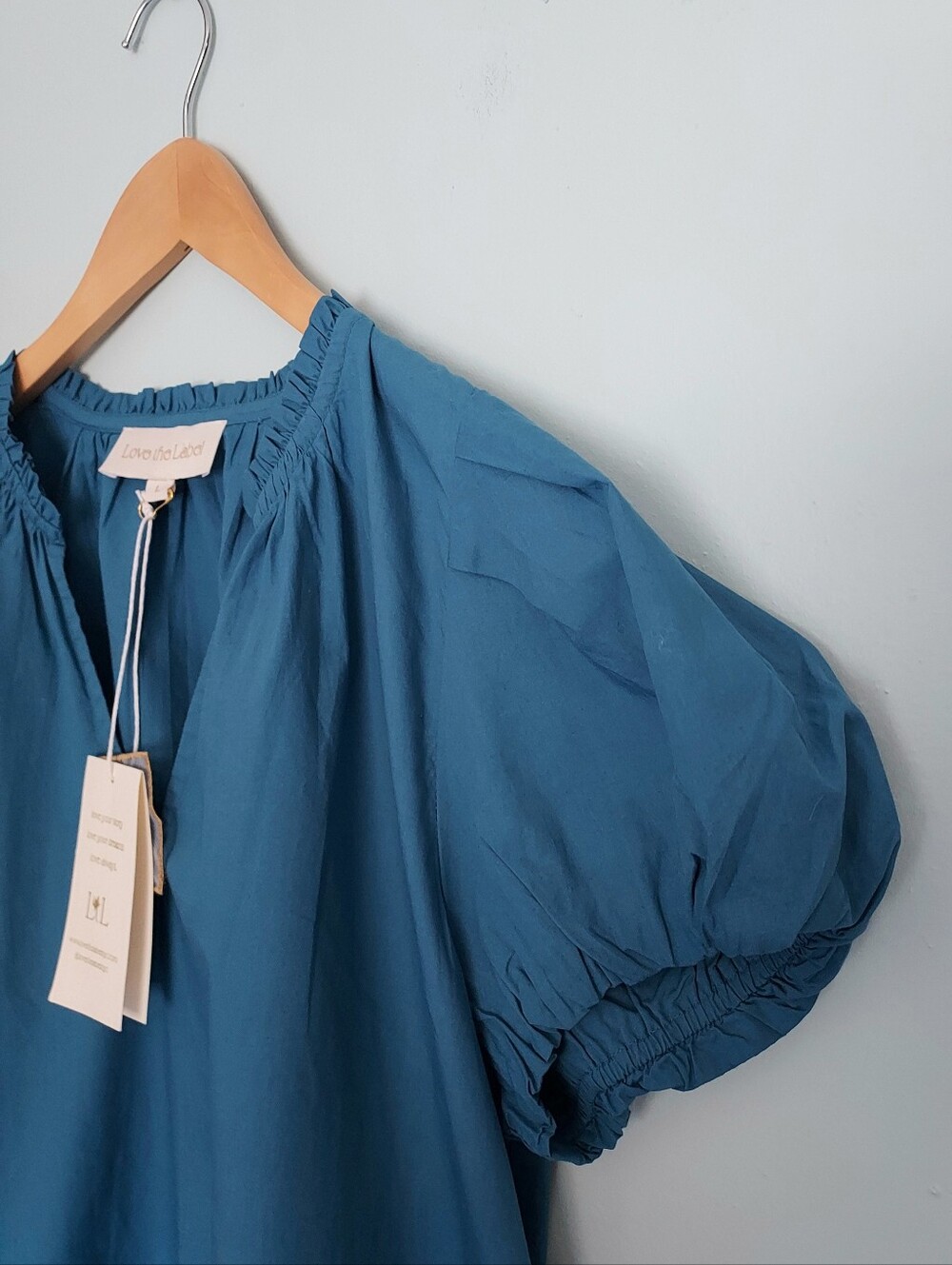 Love the Label Lia Blue Sapphire Short Puff Sleeve Blouse Size Large NEW NWT - Picture 4 of 12